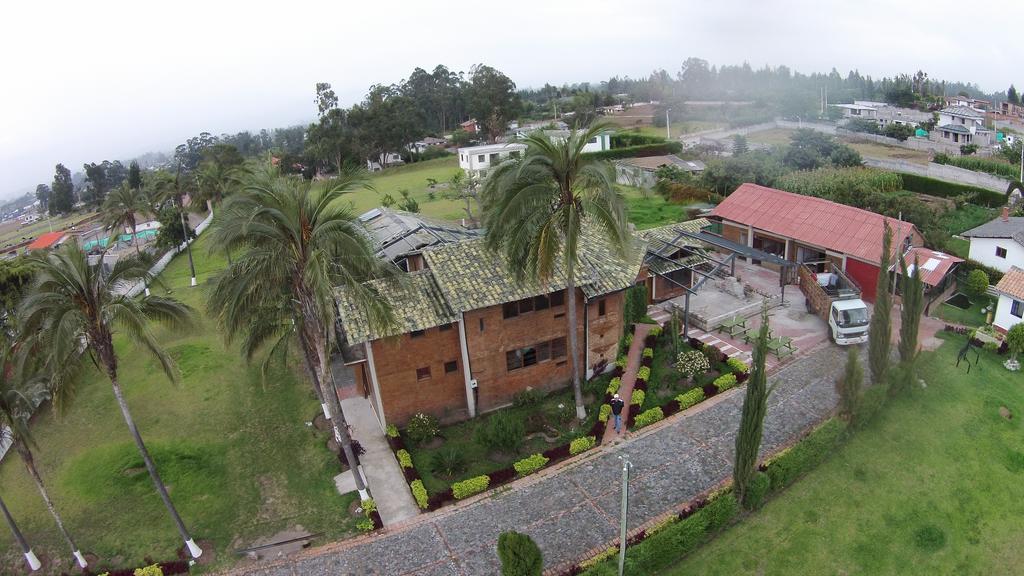 Hosteria Rosa Blanca Puembo Exterior foto