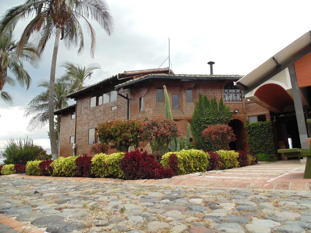 Hosteria Rosa Blanca Puembo Exterior foto